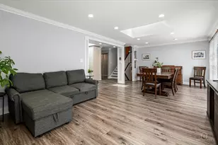 321 Hickory Ln, Schaumburg, IL 60193 - Photo 9