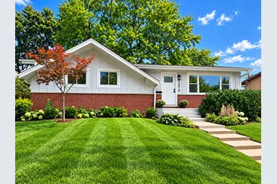 1214 N Crabtree Lane, Mount Prospect, IL 60056 - Photo 1