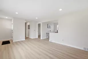 6225 Hawthorne St, Rosemont, IL 60018 - Photo 5