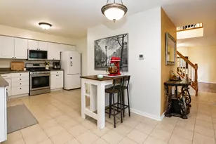 1335 Laurel Oaks Dr, Streamwood, IL 60107 - Photo 3