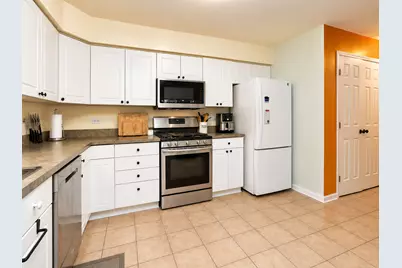 1335 Laurel Oaks Drive, Streamwood, IL 60107 - Photo 5