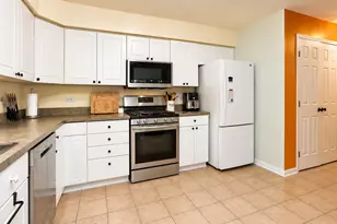 1335 Laurel Oaks Dr, Streamwood, IL 60107 - Photo 5
