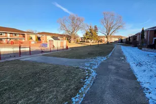 1113 Holiday Ln, Des Plaines, IL 60016 - Photo 9