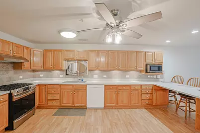 27 E Hattendorf Avenue #213, Roselle, IL 60172 - Photo 5