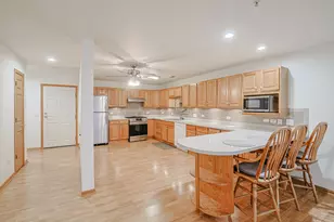 27 E Hattendorf Ave, Roselle, IL 60172 - Photo 7