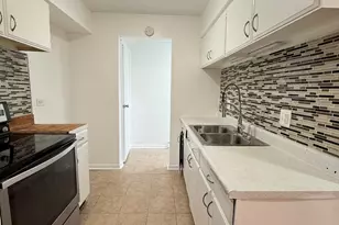 18W123 Kirkland Ln, Villa Park, IL 60181 - Photo 7