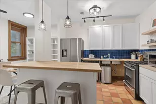 550 W Surf St, Chicago, IL 60657 - Photo 3