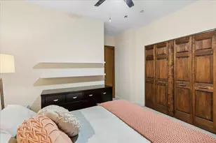 550 W Surf St, Chicago, IL 60657 - Photo 17