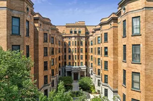 550 W Surf St, Chicago, IL 60657 - Photo 25