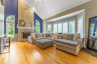 926 Edgewood Dr, Sugar Grove, IL 60554 - Photo 9