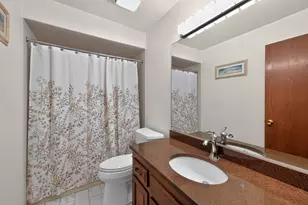 8001 W Courte Dr, Niles, IL 60714 - Photo 19