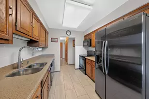 8001 W Courte Dr, Niles, IL 60714 - Photo 17