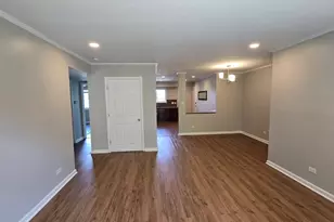 9388 Bay Colony Dr, Des Plaines, IL 60016 - Photo 11