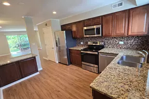 9388 Bay Colony Dr, Des Plaines, IL 60016 - Photo 7