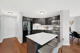 [Address not provided], Chicago, IL 60654 - Photo 3
