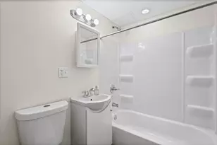 2710 W Fletcher St, Chicago, IL 60618 - Photo 13