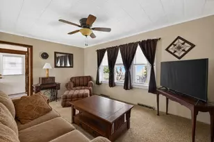 105 Edgewood Ave, Crystal Lake, IL 60014 - Photo 5
