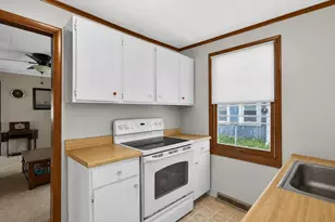 105 Edgewood Ave, Crystal Lake, IL 60014 - Photo 7