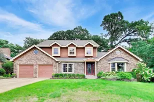 8751 Carlisle Ct, Darien, IL 60561 - Photo 1