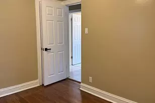 10240 S Eberhart Ave, Chicago, IL 60628 - Photo 19