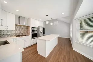1384 Marble Hill Dr, Lake Zurich, IL 60047 - Photo 5