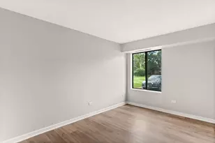 924 S Lake Ct, Westmont, IL 60559 - Photo 17