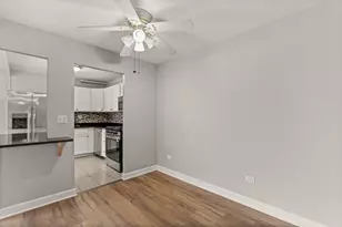 924 S Lake Ct, Westmont, IL 60559 - Photo 9