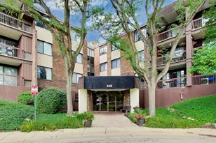 440 Raintree Ct, Glen Ellyn, IL 60137 - Photo 1