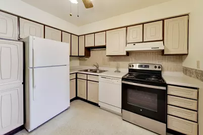 440 Raintree Court #2J, Glen Ellyn, IL 60137 - Photo 11