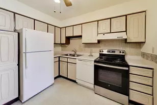 440 Raintree Ct, Glen Ellyn, IL 60137 - Photo 11
