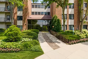 3030 Pheasant Creek Dr, Northbrook, IL 60062 - Photo 1