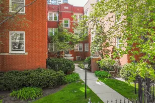 731 W Bittersweet Pl, Chicago, IL 60613 - Photo 1