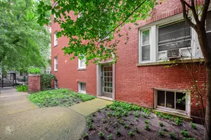 731 W Bittersweet Pl, Chicago, IL 60613 - Photo 3
