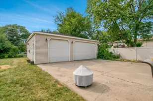 1402 S Robert Dr, Mount Prospect, IL 60056 - Photo 27