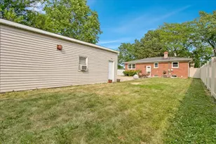 1402 S Robert Dr, Mount Prospect, IL 60056 - Photo 29