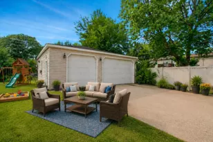 1402 S Robert Dr, Mount Prospect, IL 60056 - Photo 25