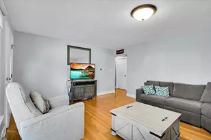 1402 S Robert Dr, Mount Prospect, IL 60056 - Photo 3