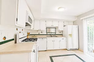 1348 Inverness Dr, Elgin, IL 60120 - Photo 5