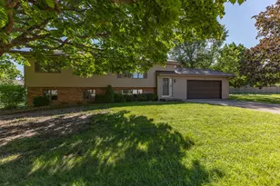 822 Hickory St, Geneseo, IL 61254 - Photo 3