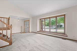 29 Mayfair Ln, Aurora, IL 60504 - Photo 5
