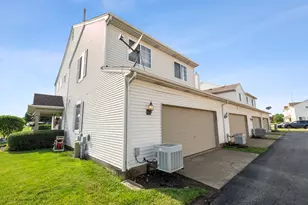 138 Azalea Cir, Romeoville, IL 60446 - Photo 3