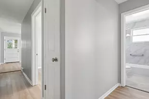6654 N Seeley Ave, Chicago, IL 60645 - Photo 13