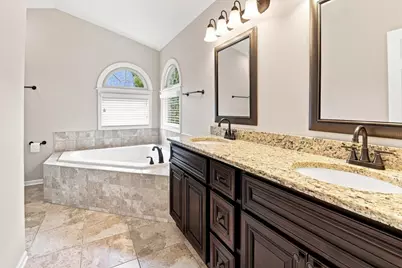 66 Copperwood Drive, Buffalo Grove, IL 60089 - Photo 17