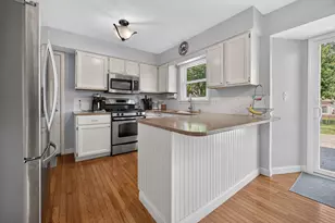 2704 Clearwater Ave, Bloomington, IL 61704 - Photo 7