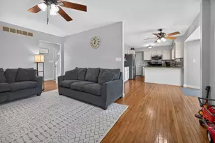 2704 Clearwater Ave, Bloomington, IL 61704 - Photo 13