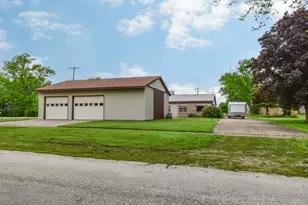 103 S 4th St, Chatsworth, IL 60921 - Photo 5