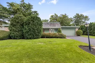 1135 Adirondack Dr, Northbrook, IL 60062 - Photo 1