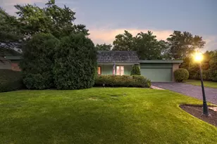1135 Adirondack Dr, Northbrook, IL 60062 - Photo 3