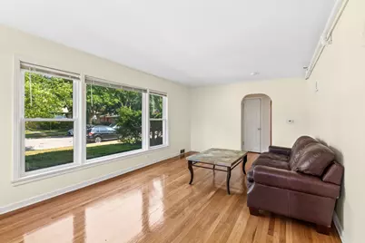 8222 Springfield Avenue, Skokie, IL 60076 - Photo 3