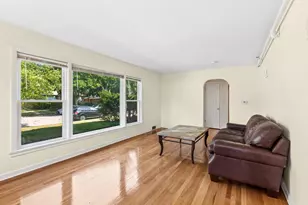 8222 Springfield Ave, Skokie, IL 60076 - Photo 3